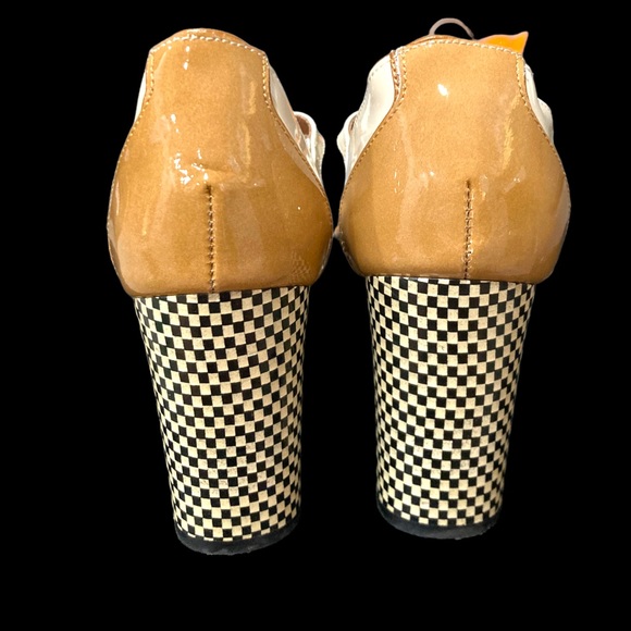 Mod Shoes The Dusty In Cream & Coffee
Patent Leather - Ladies Retro size 36 - Picture 6 of 12
